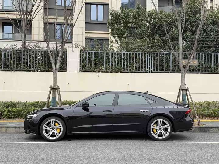 Фото 3 - Audi A7L