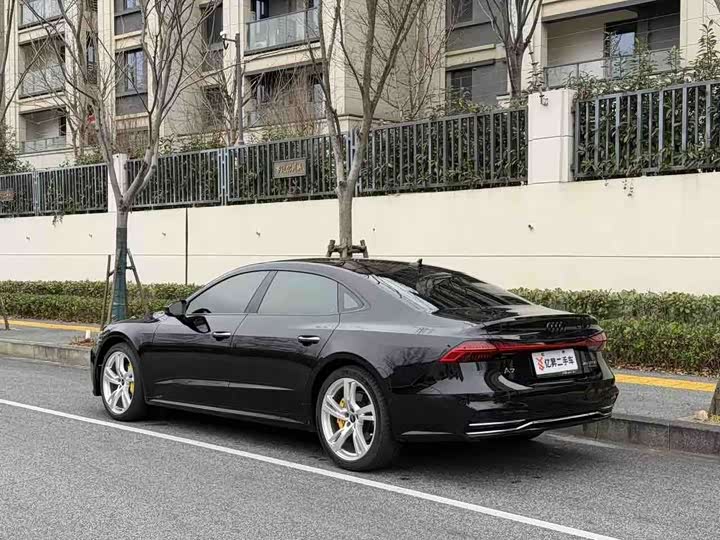 Фото 4 - Audi A7L