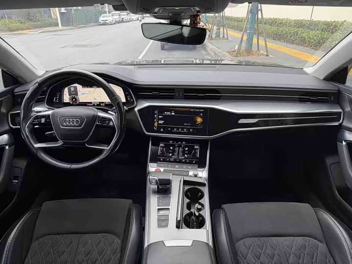 Фото 7 - Audi A7L