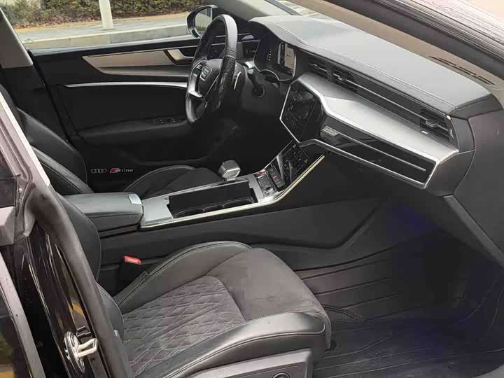 Фото 8 - Audi A7L