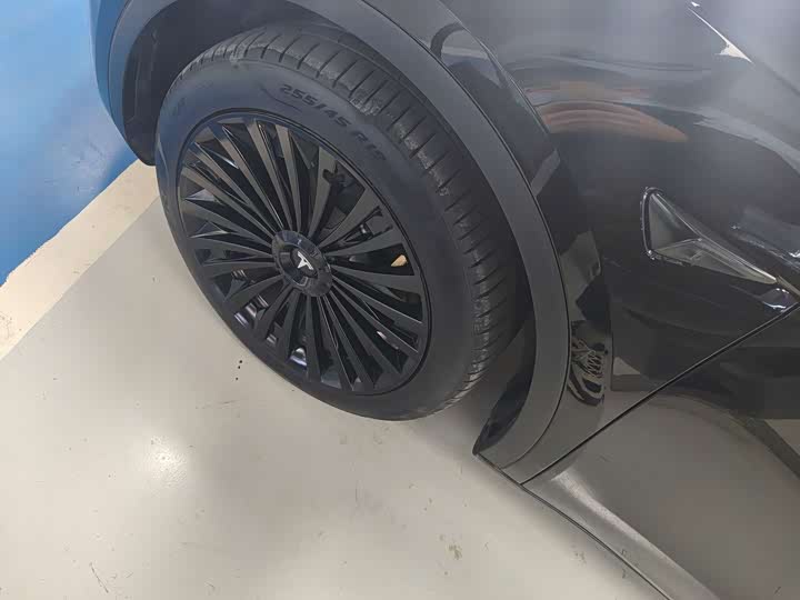 Фото 4 - Tesla Model Y