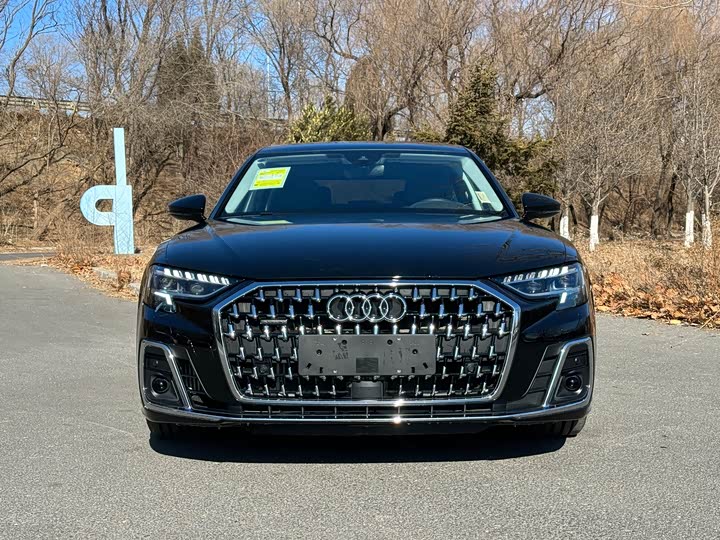 Фото 1 - Audi A8