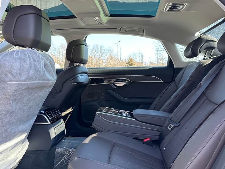 Фото 5 - Audi A8