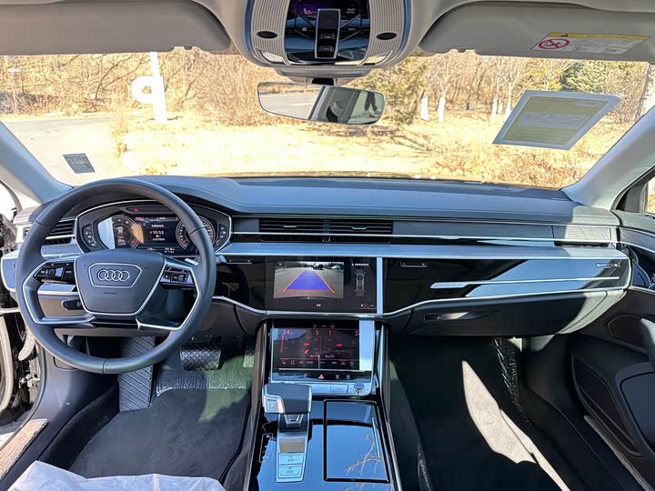 Фото 7 - Audi A8