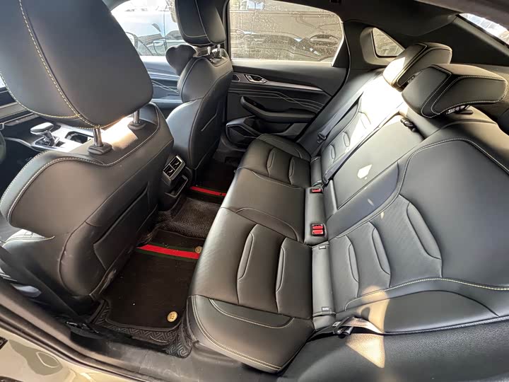 Фото 7 - Geely Preface