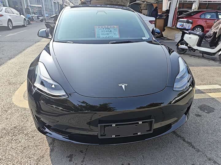 Фото 2 - Tesla Model 3
