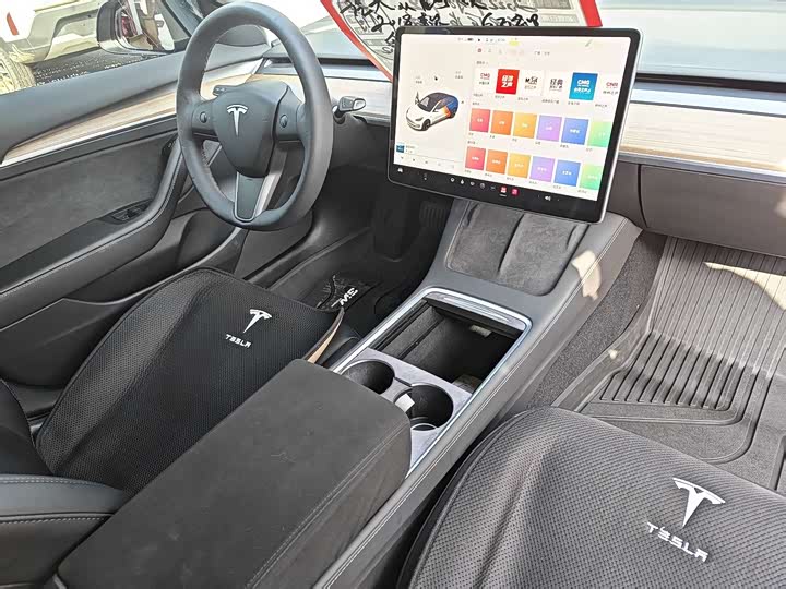 Фото 3 - Tesla Model 3