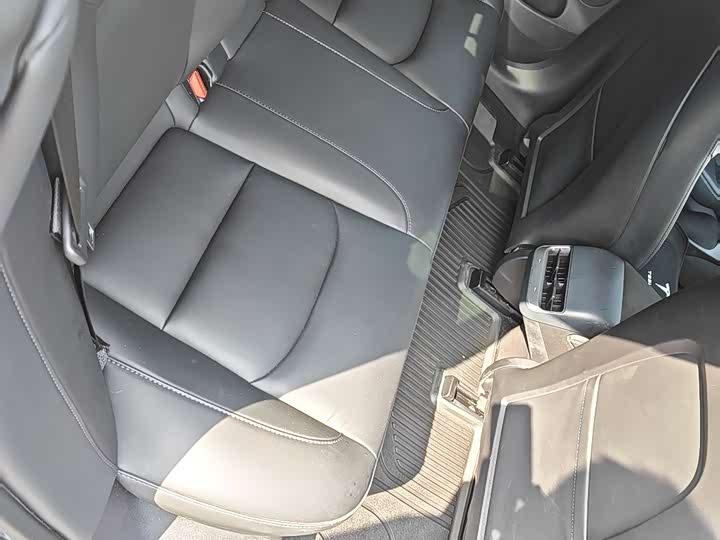 Фото 6 - Tesla Model 3