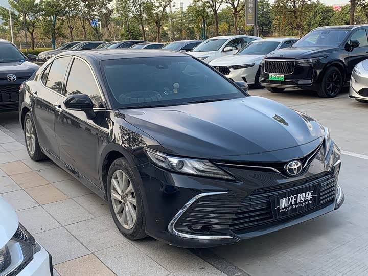 Фото 2 - Toyota Camry