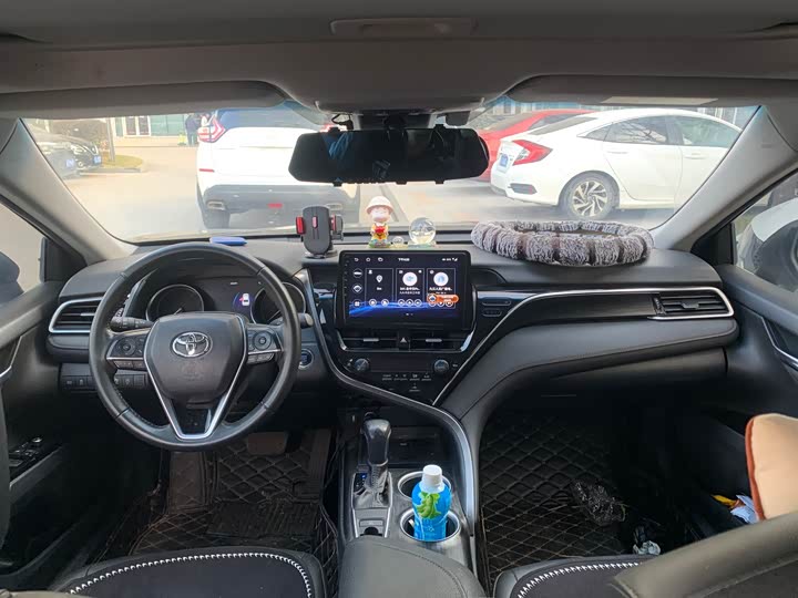 Фото 6 - Toyota Camry