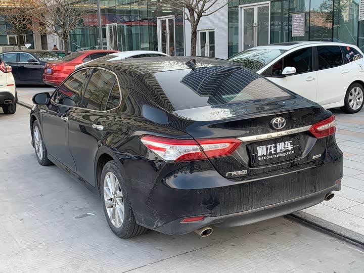 Фото 7 - Toyota Camry