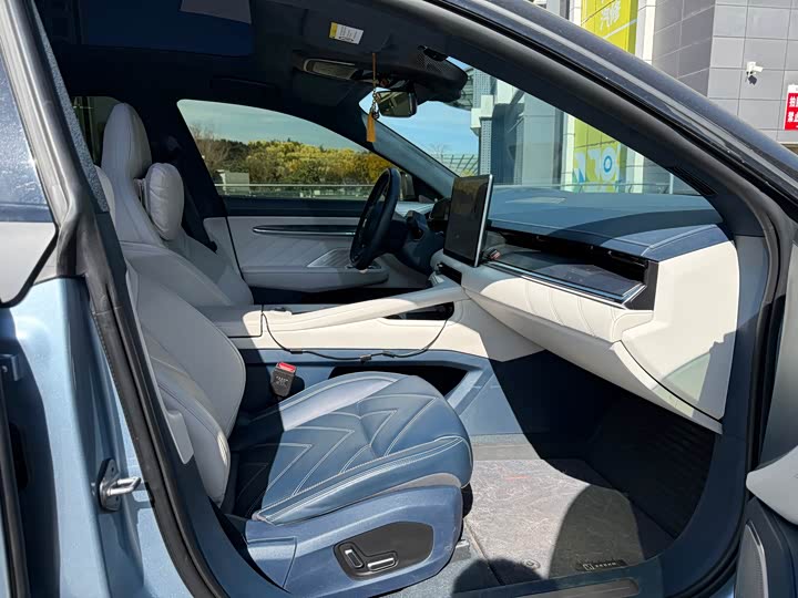 Фото 6 - Zeekr 001