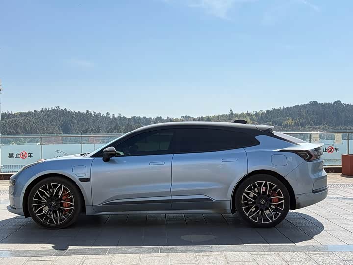 Фото 8 - Zeekr 001