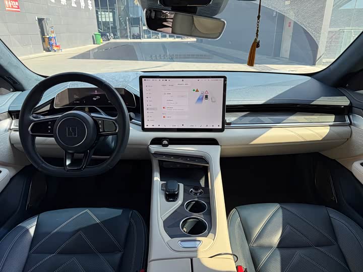 Фото 9 - Zeekr 001