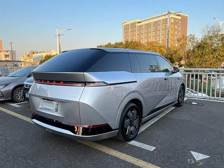 Фото 8 - XPeng X9