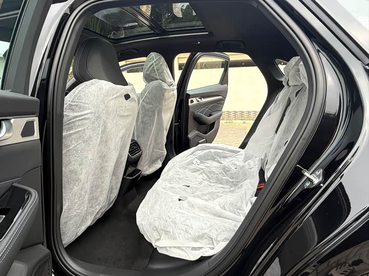 Фото 8 - Geely Preface