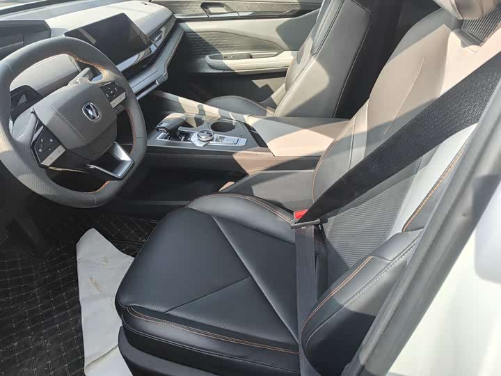 Фото 4 - Changan UNI-V