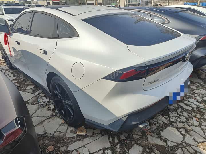 Фото 9 - Changan UNI-V