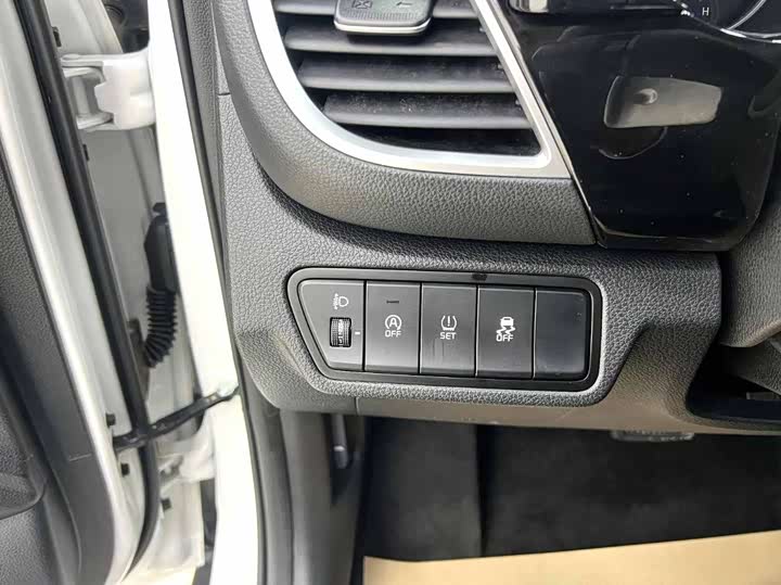 Фото 8 - Kia KX3