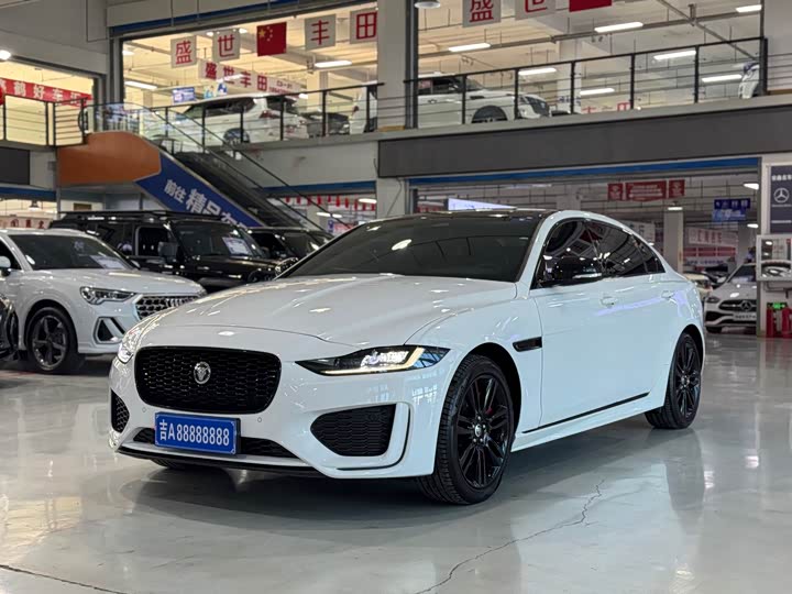 Фото 1 - Jaguar XE L