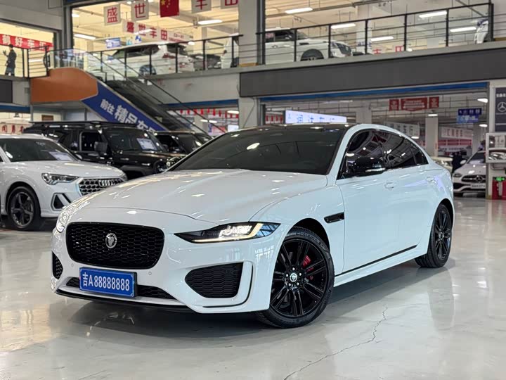 Фото 7 - Jaguar XE L