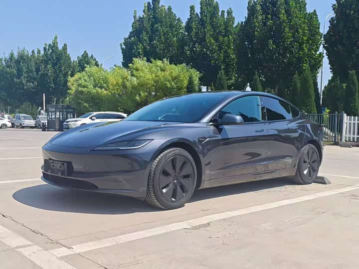 Фото 1 - Tesla Model 3