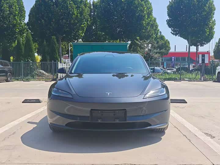 Фото 2 - Tesla Model 3
