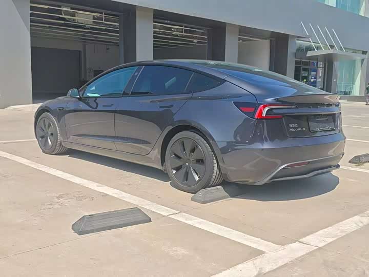 Фото 7 - Tesla Model 3