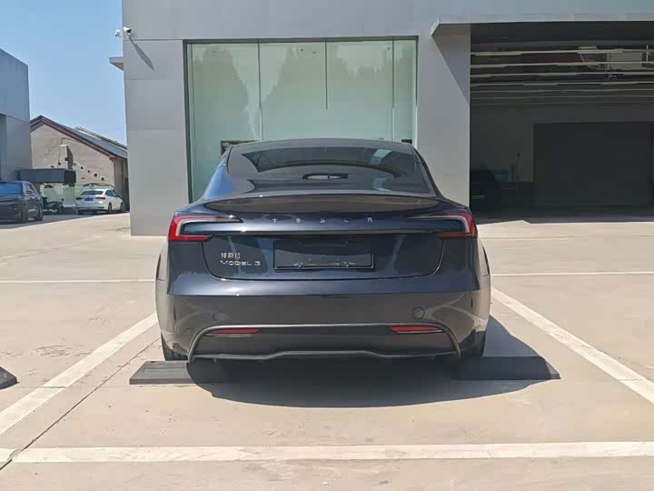 Фото 8 - Tesla Model 3