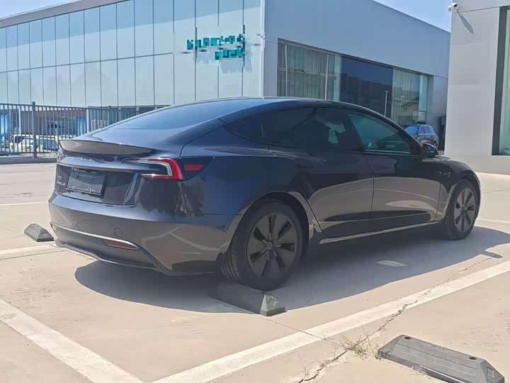 Фото 9 - Tesla Model 3