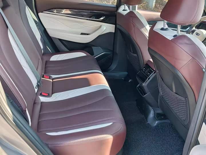 Фото 5 - Geely Monjaro