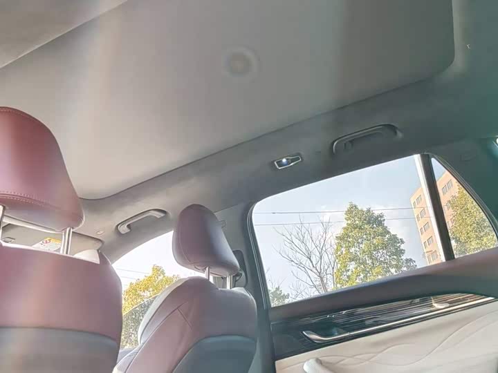 Фото 6 - Geely Monjaro