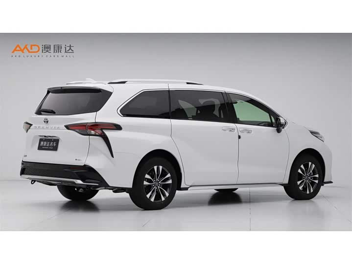 Фото 3 - Toyota Granvia