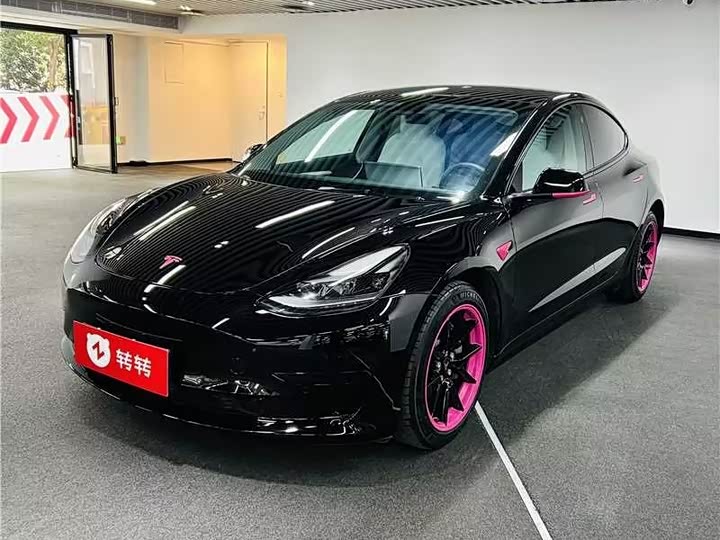 Фото 1 - Tesla Model 3