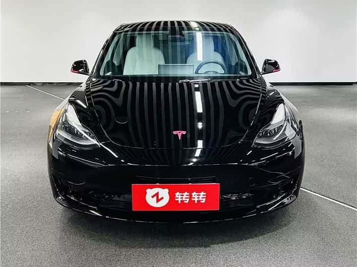 Фото 2 - Tesla Model 3