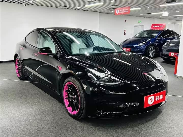 Фото 3 - Tesla Model 3