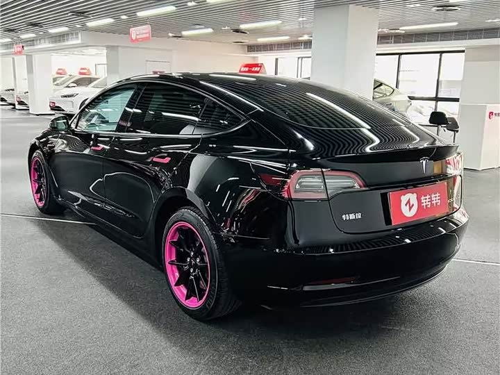 Фото 6 - Tesla Model 3