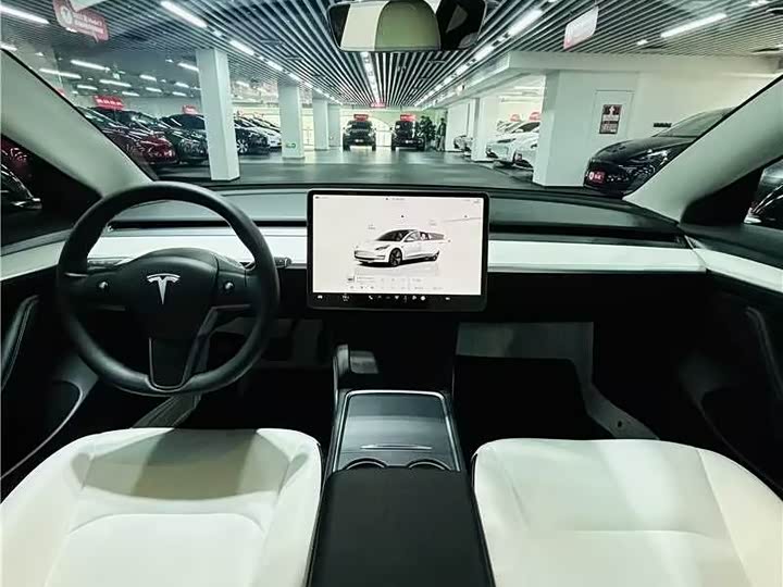 Фото 9 - Tesla Model 3