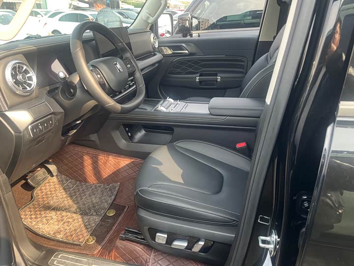 Фото 6 - Tank 300