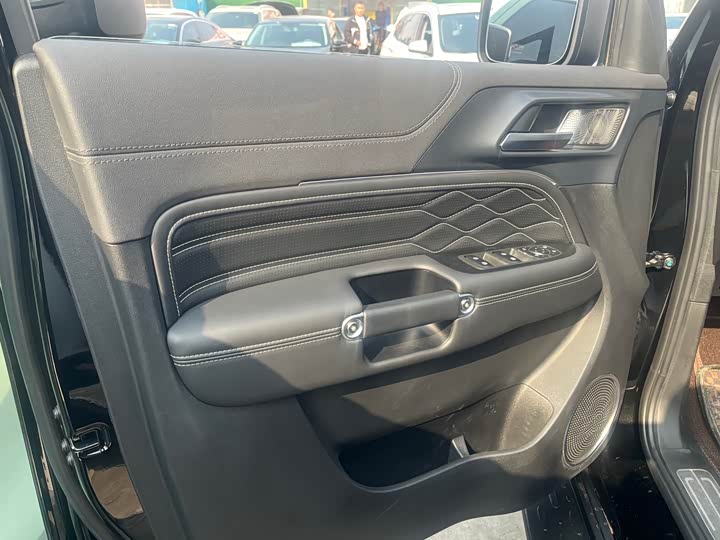 Фото 7 - Tank 300