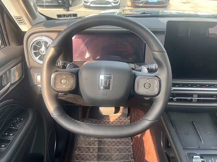 Фото 9 - Tank 300