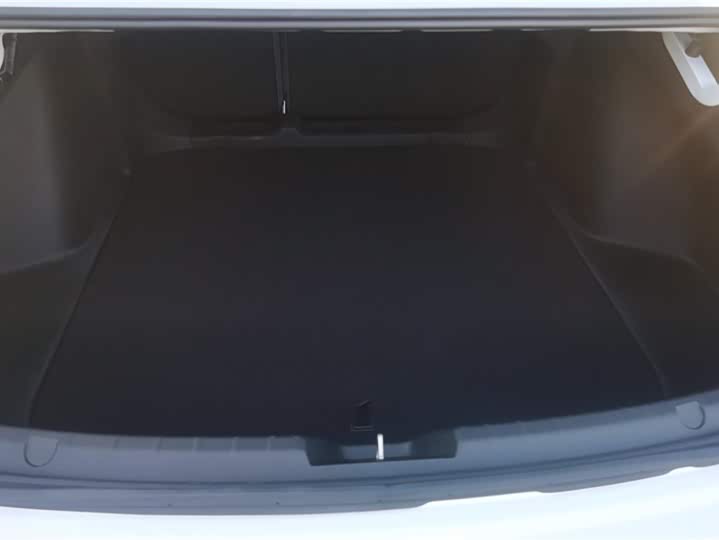 Фото 4 - Geely Preface