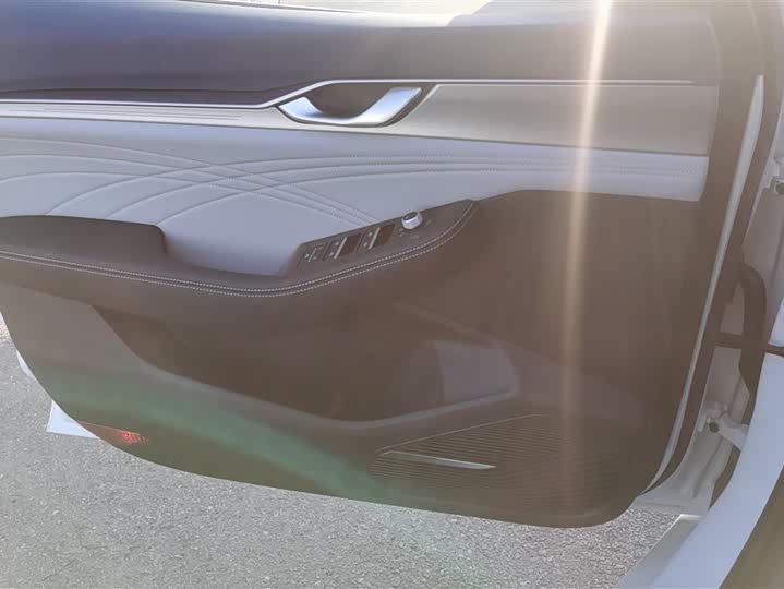 Фото 7 - Geely Preface