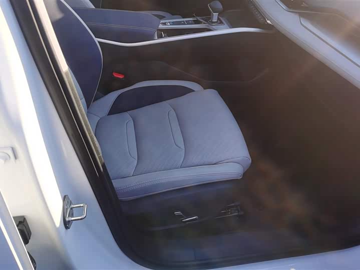 Фото 8 - Geely Preface