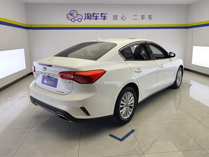 Фото 3 - Ford Focus