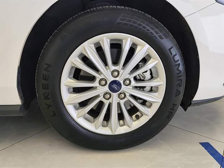 Фото 6 - Ford Focus