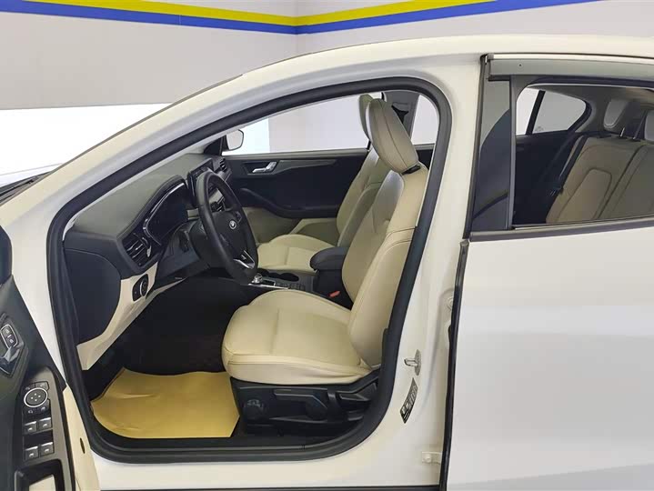 Фото 9 - Ford Focus