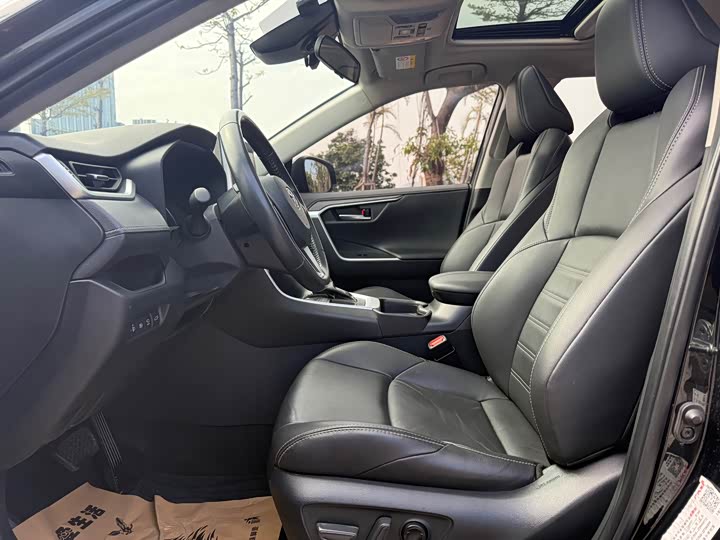 Фото 4 - Toyota Wildlander