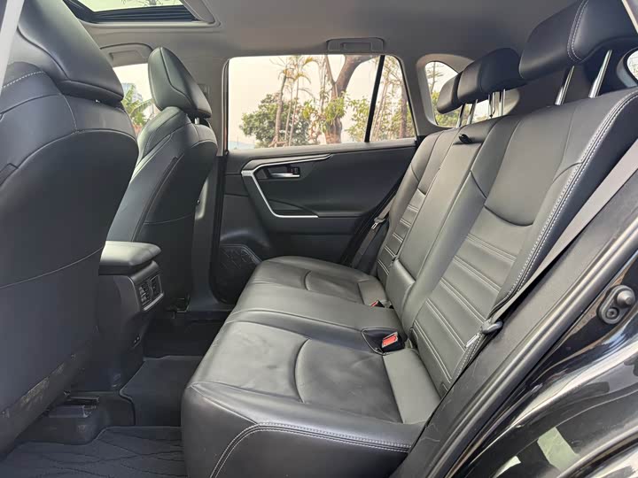 Фото 6 - Toyota Wildlander