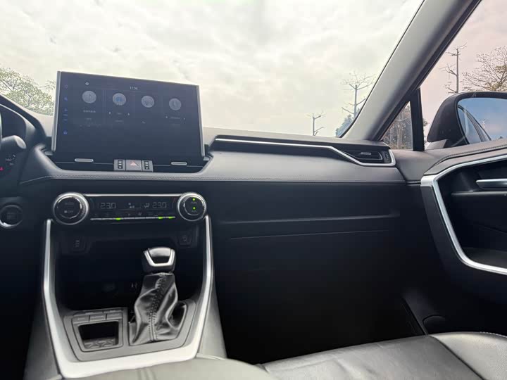 Фото 8 - Toyota Wildlander